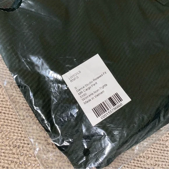 Lululemon dance studio cargo